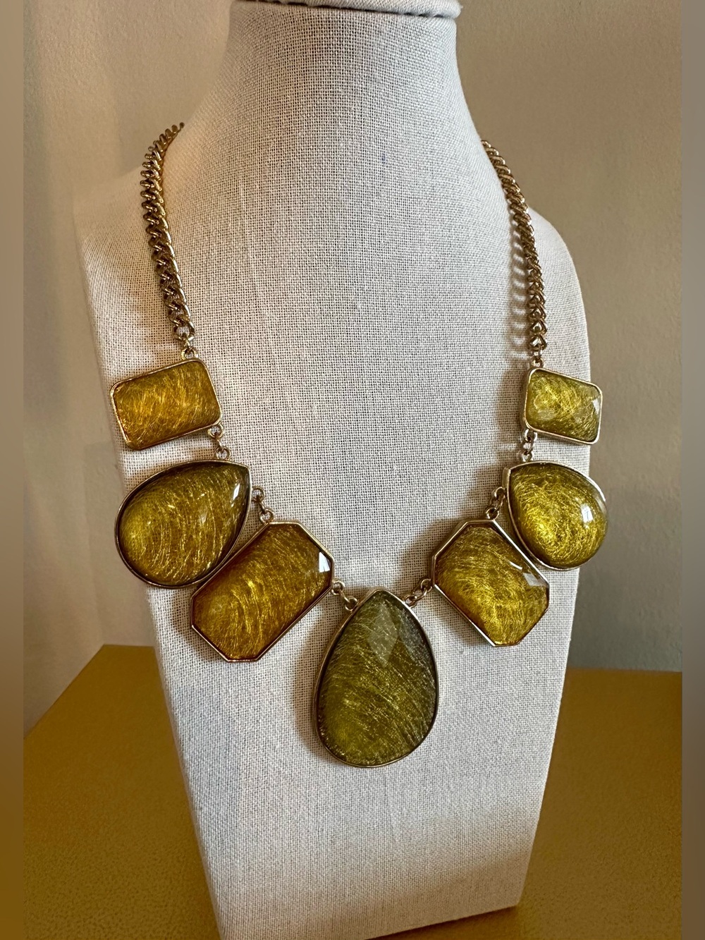 WOMEN’S GEOMETRIC STATEMENT GOLD TONE CHAIN NECKLACE